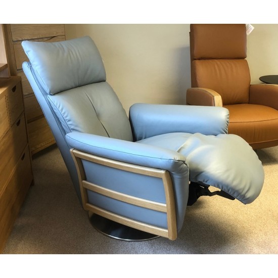  SHOWROOM CLEARANCE ITEM - Ercol Furniture Ginosa Swivel Recliner Chair in Leather