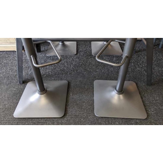  SHOWROOM CLEARANCE ITEM - Shankar Bar Table & 4 Bar Stools - Ideal for Kitchen Diners