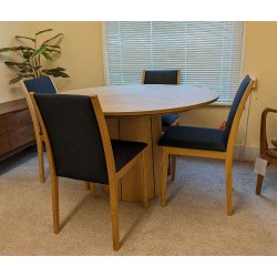  SHOWROOM CLEARANCE ITEM - Skovby SM33 Table with SM810 chairs