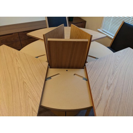  SHOWROOM CLEARANCE ITEM - Skovby SM33 Table with SM810 chairs